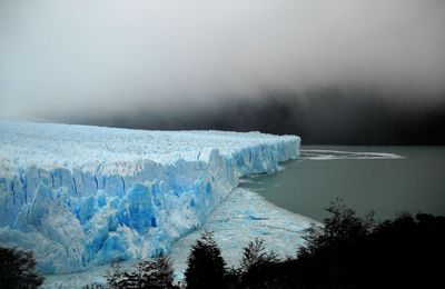 Zoom sur une photo : le Perito Moreno sous la neige