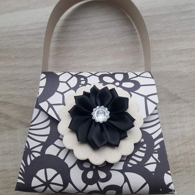 Un autre mini sac en papier 