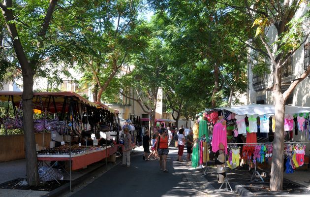 Marché d'été au cœur du village