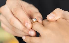 Tips to buy diamond solitaire rings for your engagement