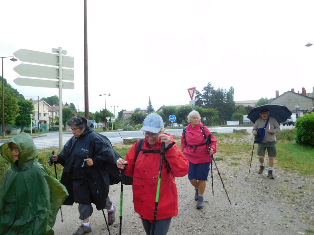 Direction Etivareilles en empruntant la voie verte