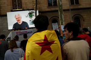 «La première guerre sur internet du monde a commencé en Catalogne», s'alarme Julian Assange