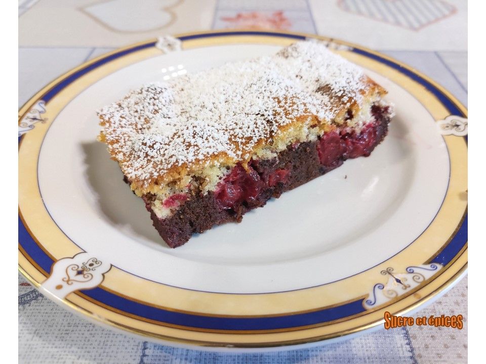 Gâteau bicolore aux griottes ou cerises - Recette en vidéo
