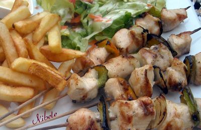 Brochettes de poulet mariné