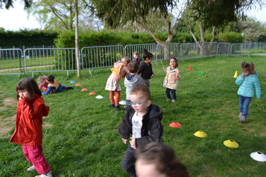 Les déménageurs avec slalom géant !!! et rivière aux crocodiles ...