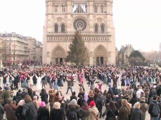 Brother and sister act, le clip qui fait danser 600 religieux