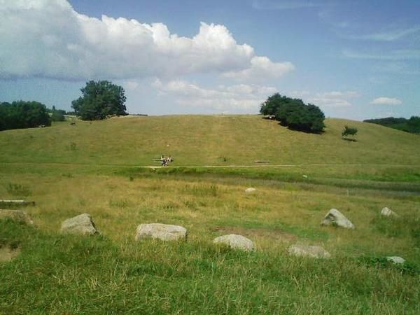 Août 2006, Lejre. C'est à 7 kms de Roskilde. Il s'y trouve un centre de recherche préhistorique très intéressant, dans un site magnifique... l'âge de fer comme si vous y étiez...