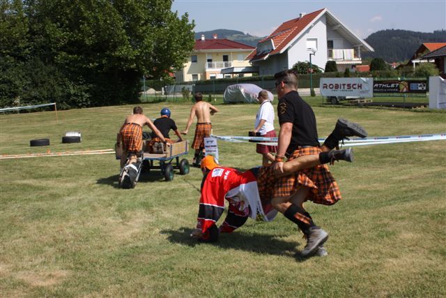 Die Treppchenjagd beginnt. Seit diesem 4. Platz zittert die Highlanderszene beim Klang unseres Namens SONNNKRAFT MANKALAN - sie wissen nun das sind wahre "Kämpfer" die wohl nicht zu unterschätzen sind...