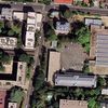 Les secrets de Google Earth (un avion de l'armée planqué dans un parking)