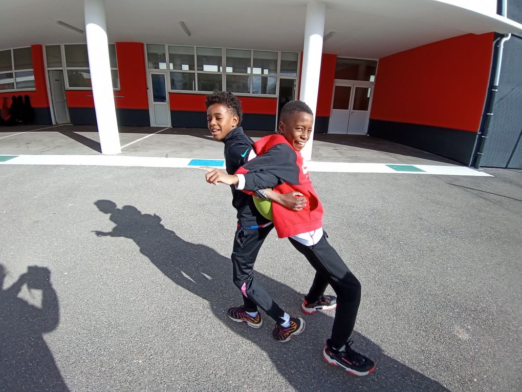 Le mois de mars au CM2B : semis, sport, livres, Papillagou...