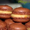 Mini-macarons chocolat, ganache délice orange et fleur d'oranger