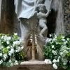 Quadri, statue ed immagini dal Santuario di Santa Rosalia sul Montepellegrino.