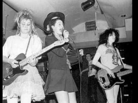 Derrière une version un peu plus libérée par les "slits"