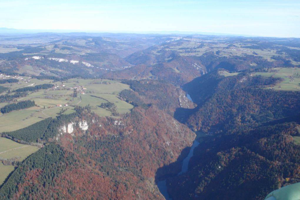 Quelques photos de notre belle région du Haut Doubs avec la chute du Doubs et son barrage.
Plus quelques photos sympa de vol en hiver