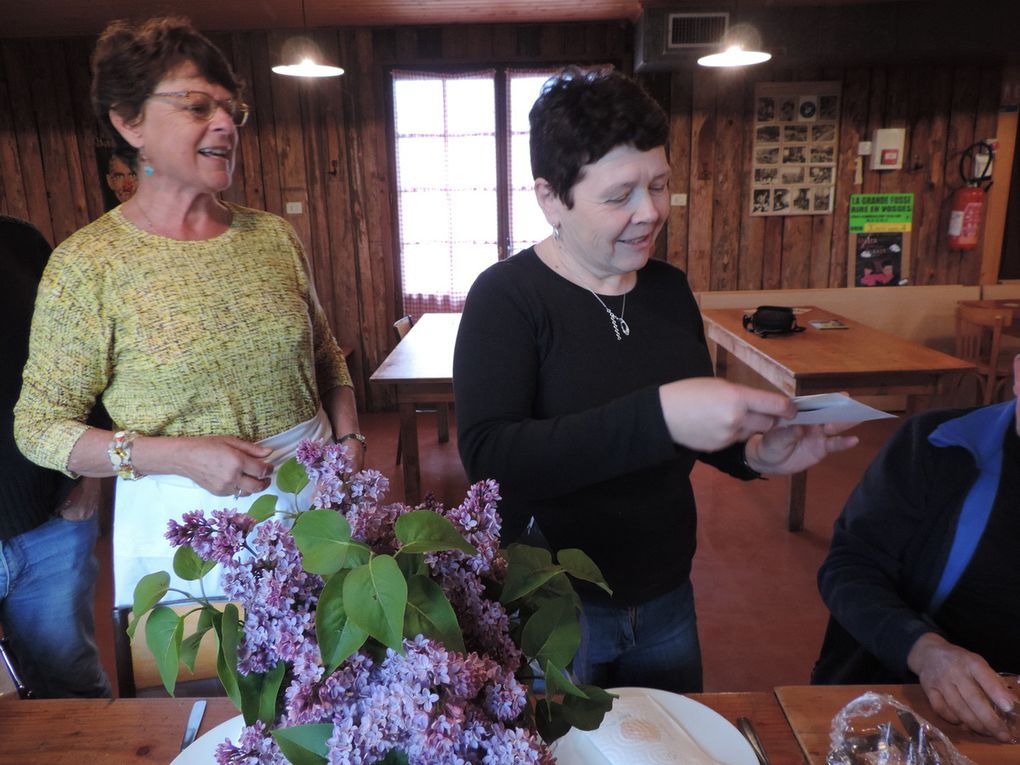 Photos... RIRE EN VOSGES .... le trophée COQ I RIT a été attribué à .......