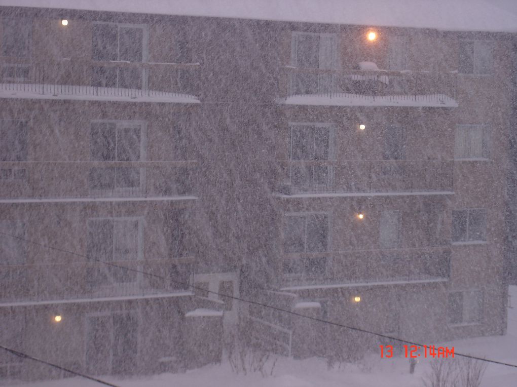 photos aléatoires de ma ville, avec des petites ou grosses bordées d'neige qui pour cette année à durer longtemps, la dernière grosse bordée du printemps ayant eu lieu à la toute fin du mois d'avril !!!