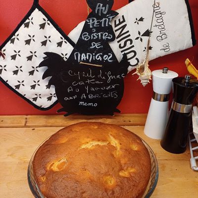 Mon Cake au Yaourt et abricot, sur une base de recette de Cyril Lignac