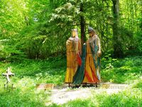 Les  Sculptures et les anciens entourages de tombes dans les bois environnants l'abbaye