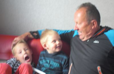 Louis et Lucas avec Papy