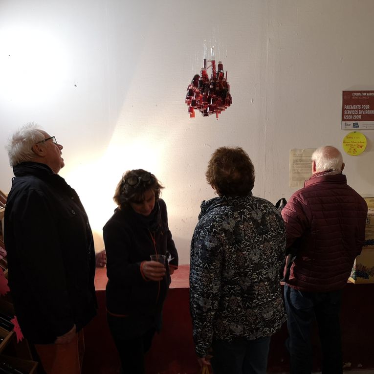 Le jour du vernissage, un partage autour de l'oeuvre, il etait possible de tirer des proberbes  au hasard autour du coeur