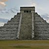 Une mystérieuse lumière au-dessus d'un temple maya