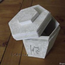 Une boite hexagonale à onglet