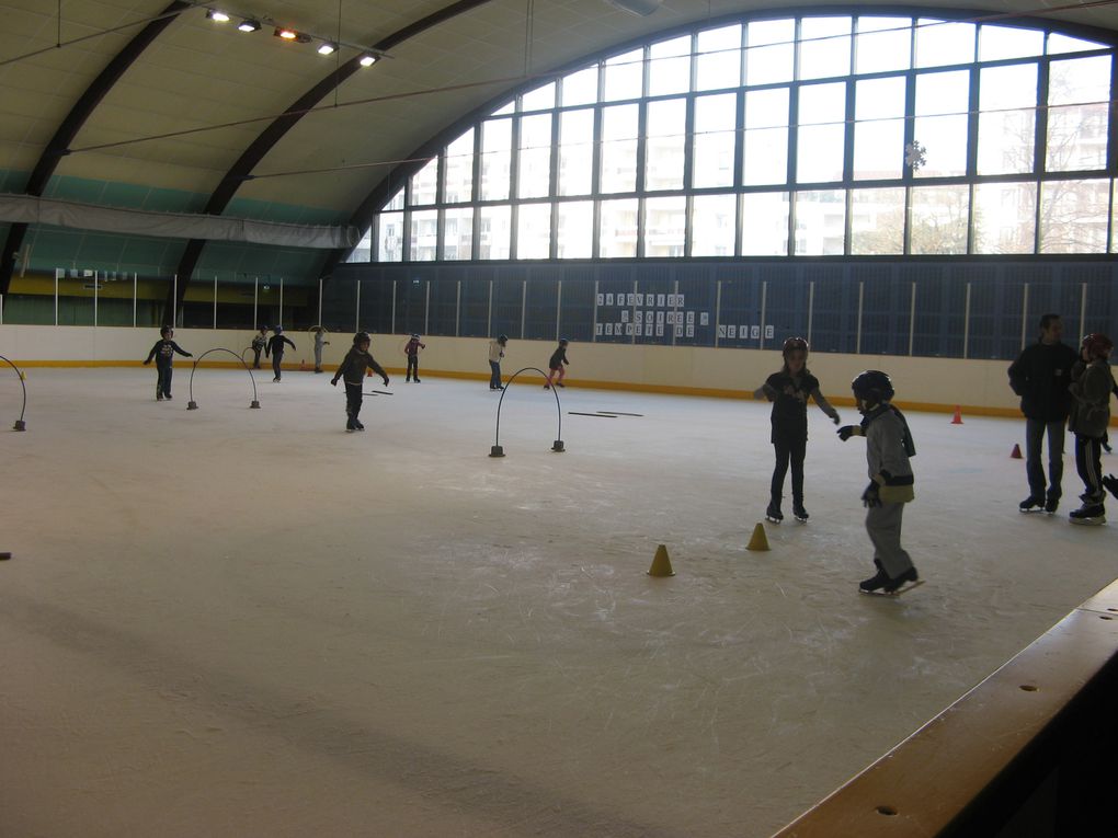 Découvrez les photos de nos aventures à la patinoire ! Merci à la maman de Gaëlle pour avoir pris ces photos.