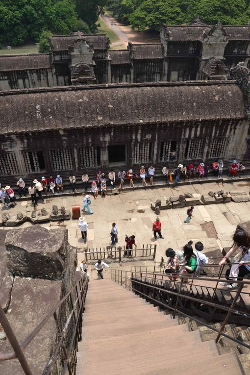 Les temples d'Angkor et ses environs, une des merveilles du Cambodge! Quelques photos du temple de Preah Vihr, à la frontière cambodienne et thaï.