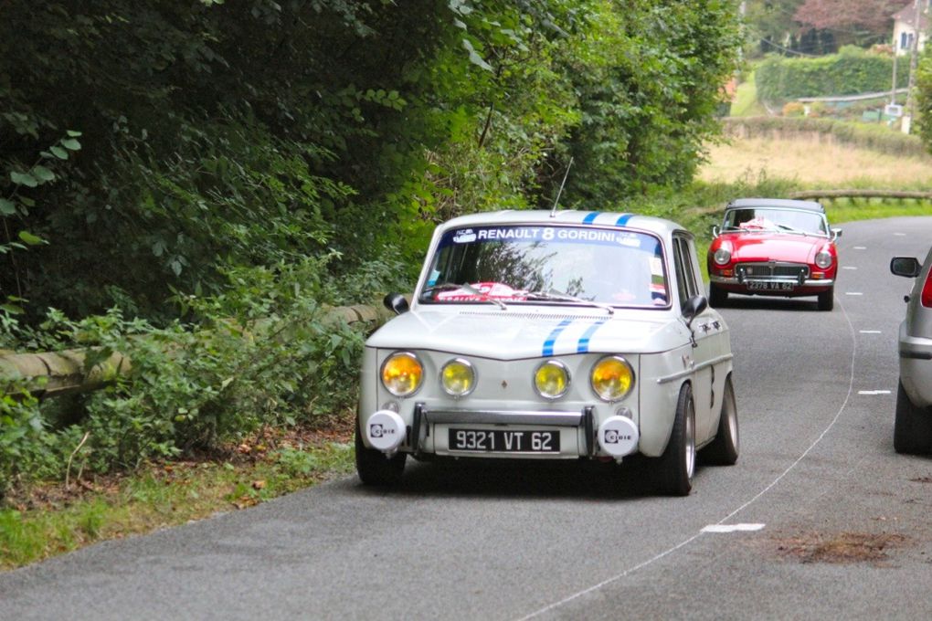 rallye cartoraphique artois lys 2012
la grange au damier st venant anciennes mg porsche alpine ferrari r8 simca alfa caterham lotus