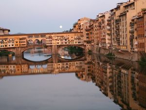 A toute heure du jour, sous tous les angles, il est très photogénique vu des autres ponts !