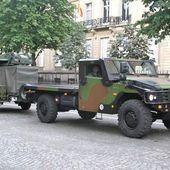 Véhicules et matériels : station terrestre Syracuse III sur remorque -