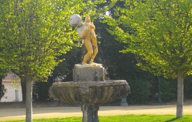 Fontaine "Enfant au poisson" Béziers