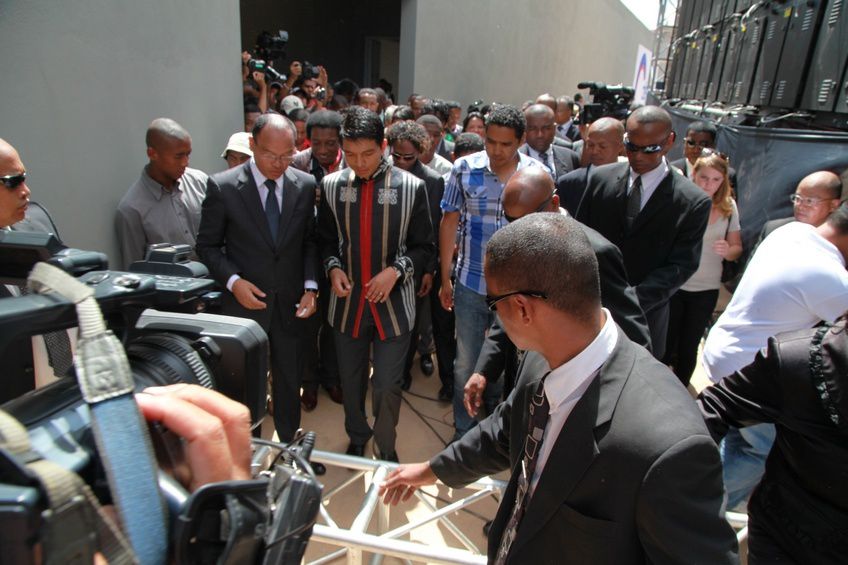 Dans le cadre du IIè anniversaire de la IVèRépublique, le couple présidentiel, Andry et Mialy Rajoelina, a inauguré le «Coliseum de Madagascar» sis à Antsonjombe. 2è partie. Photos: Harilala Randrianarison