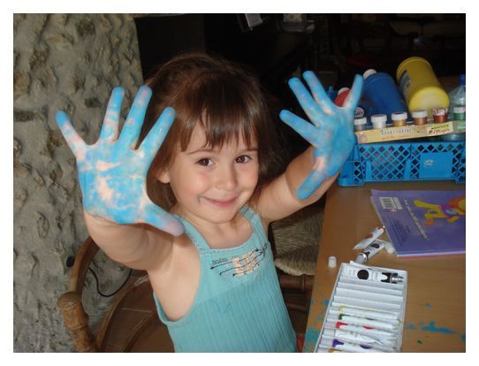 Un mois de travaux... Début des trvaux, Alex s'occupe des filles ! Quelle joie !!! Plâtre, portique, tomettes... on a du renfort... Pignon avec Bruno et peinture dans le couloir...