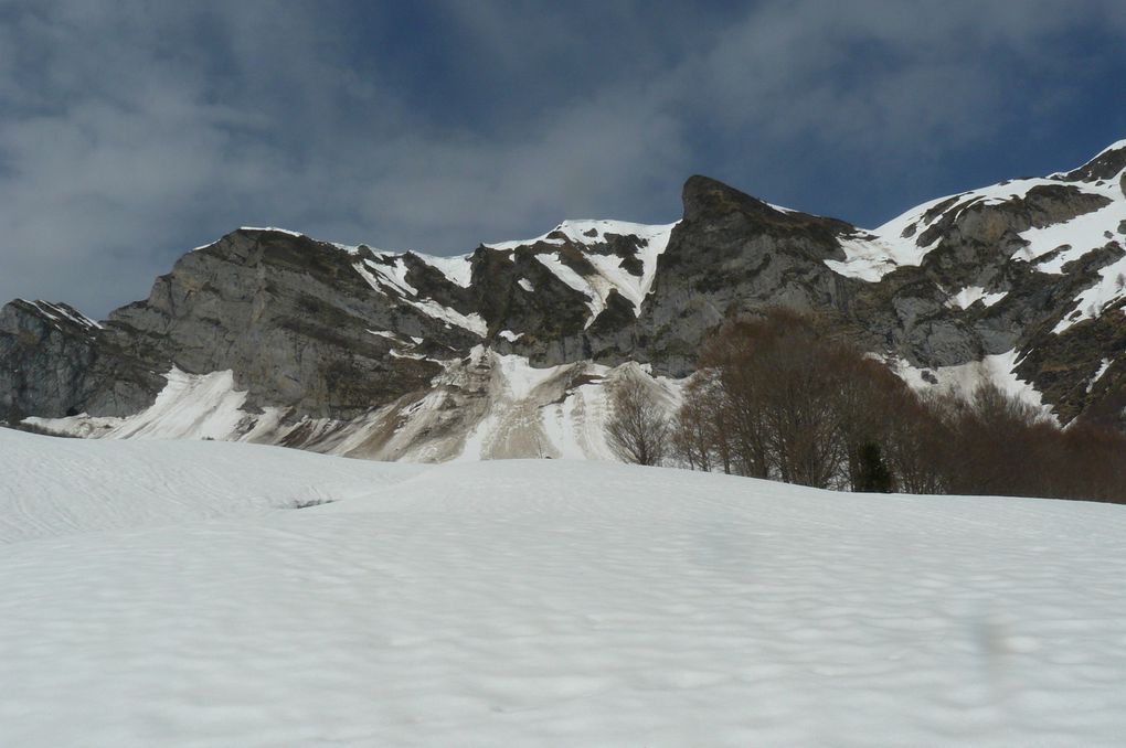 L'Ossau, toujours lui, montre son nez à l'horizon ....