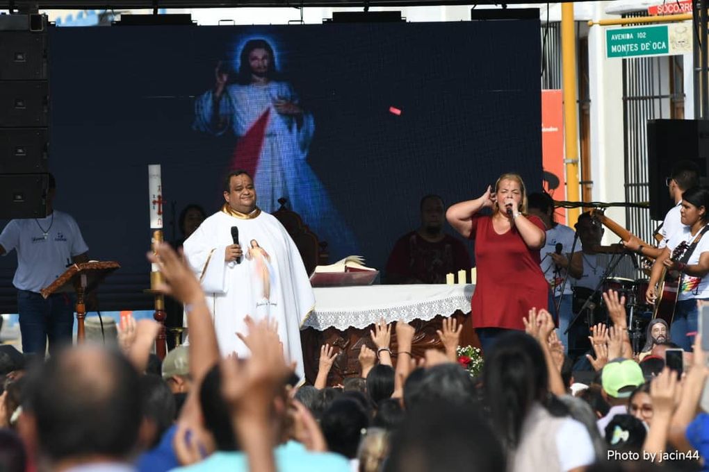 Gran Fiesta de la Misericordia se efectuó en Valencia con la presencia de cientos de fieles católico (+Fotos)