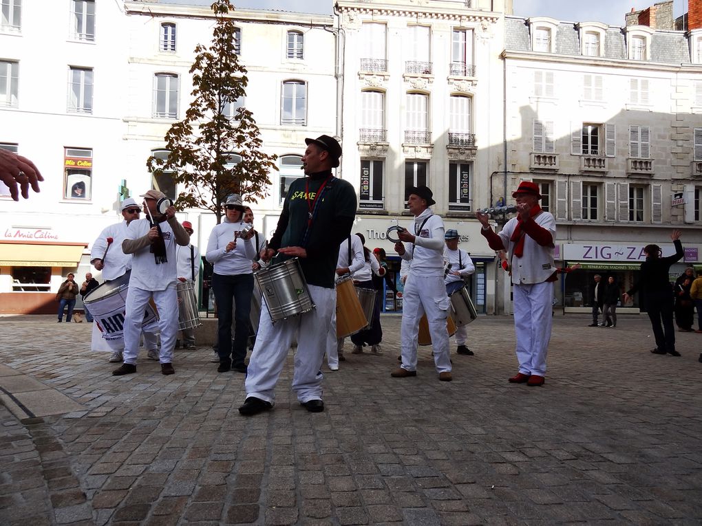 Photos sur le vif de Cathy Barbeau. Prim'A Corps avec BATUCA NIORT!