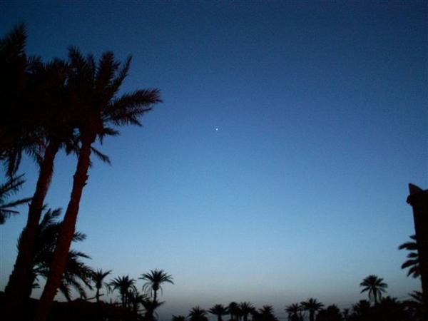 J'esp&egrave;re que ces photos prises lors de mon raid au Maroc en mars 2007 seront pour vous une invitation&nbsp;au voyage&nbsp;: vall&eacute;e du Draa, Jbel Sahro, dunes de Chigaga, lac Iriki . . .