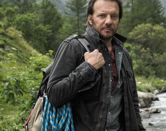 France 5 rediffuse ce lundi le tout premier épisode de la série Alex Hugo : La mort et la belle vie.