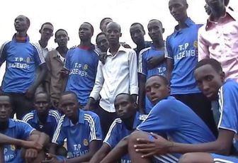 IMPOSTEURS : UNE ÉQUIPE TUTSIE RWANDAISE AVEC UN MAILLOT INSCRIT : TP.MAZEMBE DU KONGO !