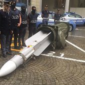 Sequestrato arsenale con armi da guerra a un gruppo di estremisti destra, c'è anche un missile