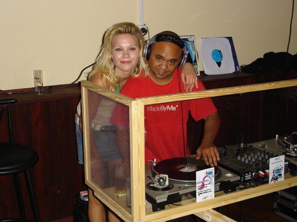 RETROUVEZ TOUTE LES PHOTOS DE LA TOURNEE DANS LES BARS ET DISCOTHEQUES SUR LA COTE ATLANTIQUE DE DJ SKAN,DJ STEFANE ET DJ FAITH POUR LA SAISON 2008 !!!!
ATTENTION, GROSSES SOIREES, BONNE AMBIANCE ET JOLIES FILLES A L'INTERIEURS... 