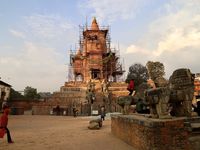 Se promener dans Bakhtapur c'est découvrir une ville incroyable de monuments et de bâtisses aussi belles les unes que les autres...c'est Durbar Square Khatmandu et Patan réunis, la quintessence de la beauté népalaise, un passé poli par le "beau" et une philosophie de l'existence pleine de véracité.