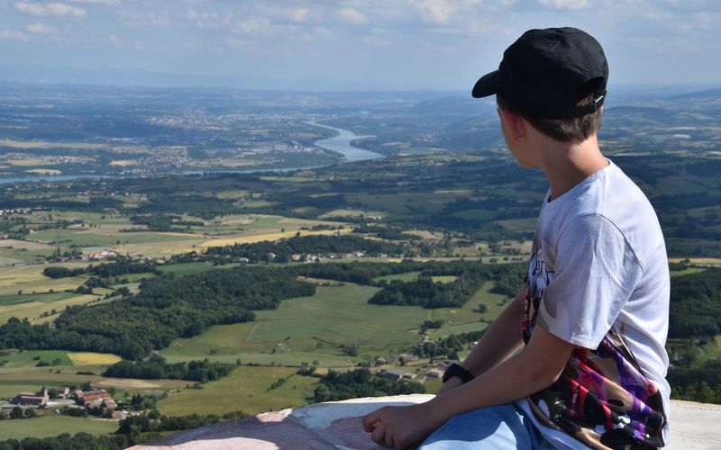 Balade dans le Parc Naturel du Pilat avec des enfants: le Mont Monnet