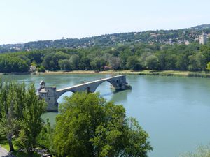 Quelques parts sur les remparts (Avignon, France)