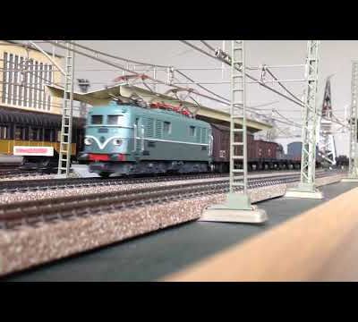Vidéo : le passage d'un train de marchandises 