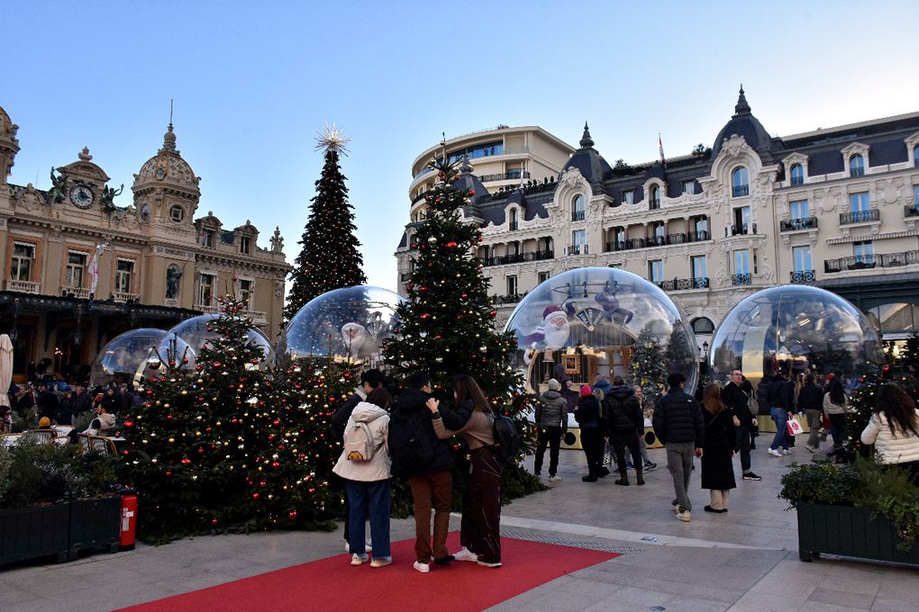 NOEL A MONACO POUR LA MAGIE &amp; LE GRANDIOSE