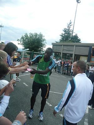 <p><strong>Salut à tous les fan de l'OM, voici un échantillon de photos prises lors de rencontres avec l'équipe de Marseille.</strong></p>
<p><strong>Certaines photos datent de Juillet 2004 à Albertville en Savoie, à l'Hotel du "Roma", pendant leur stage de préparation au Stade du Olympique d'Albertville.</strong></p>
<p><strong>Les autres photos datent de Juillet 2005 et Juillet 2006, pendant leur stage à Aix les Bains, au stade Jacques Forestier.</strong></p>
<p><strong>Et quelques unes vie