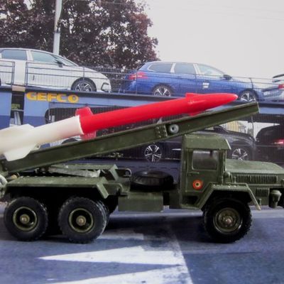 CAMION MILITAIRE UNIC SAHARA LANCE FUSEE SOLIDO 1/50