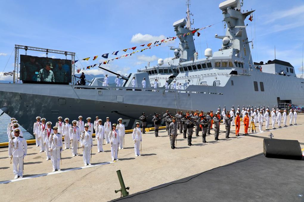 Ministro Padrino López pasó revista a buques de guerra en Día de la Flota Bicentenaria 2023 en Puerto Cabello 